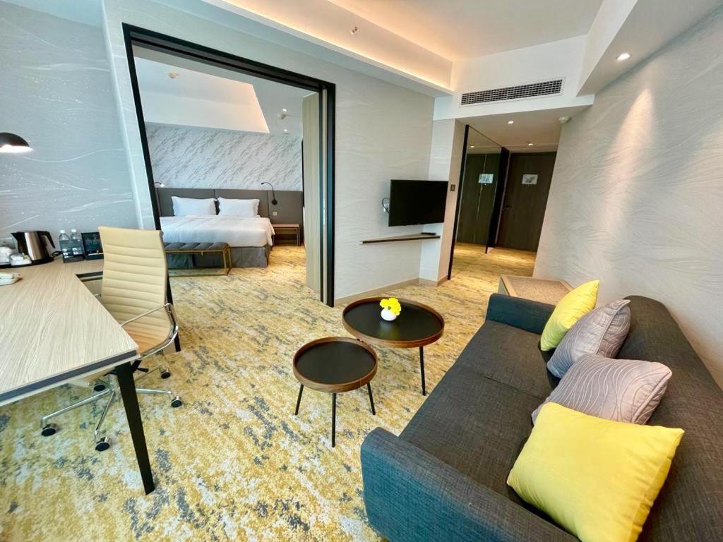 Deluxe Suite,703927603:JPEG